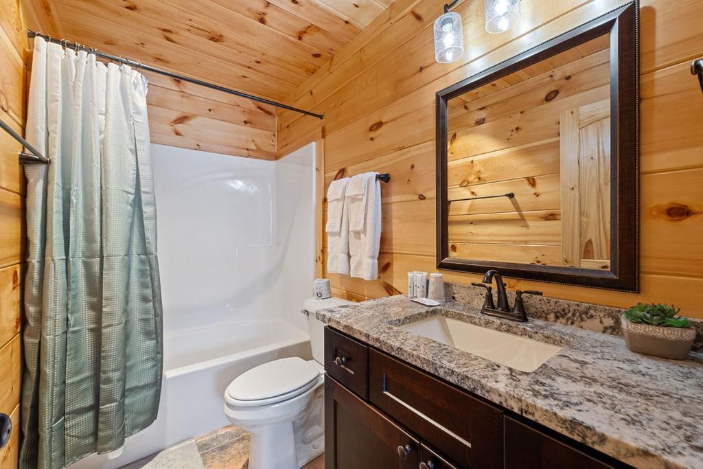 Bobcat Den By Eden Crest Villa Гетлинбург Екстериор снимка
