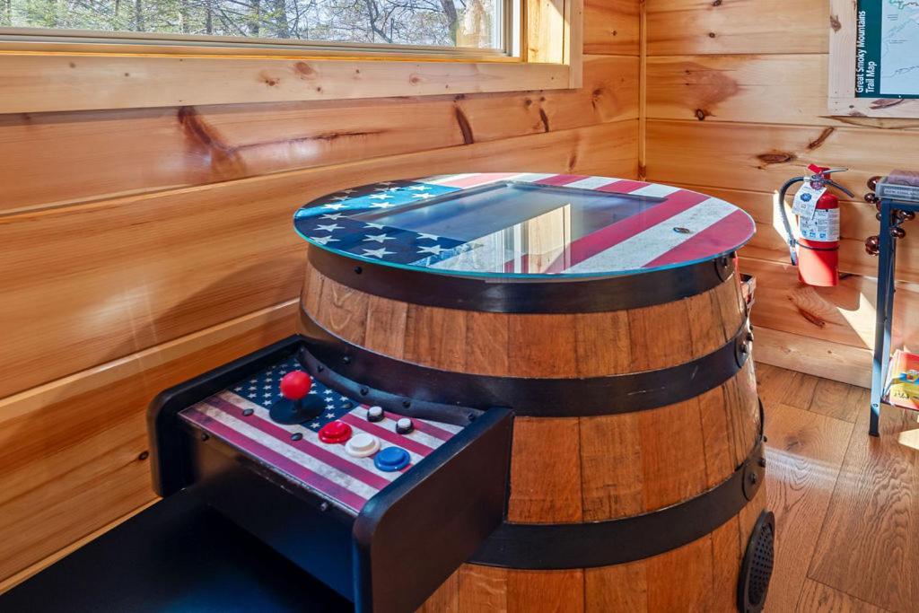Bobcat Den By Eden Crest Villa Гетлинбург Екстериор снимка