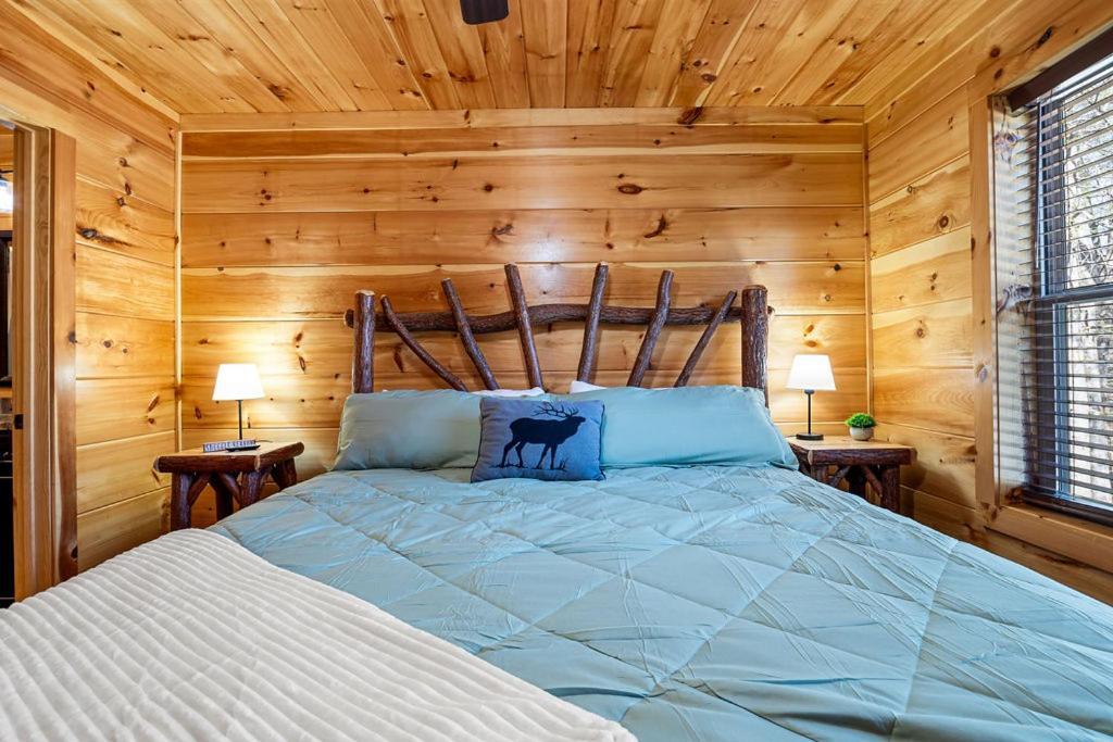 Bobcat Den By Eden Crest Villa Гетлинбург Екстериор снимка