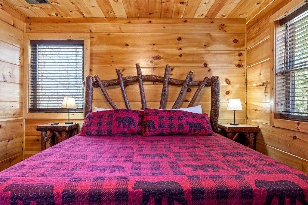 Bobcat Den By Eden Crest Villa Гетлинбург Екстериор снимка