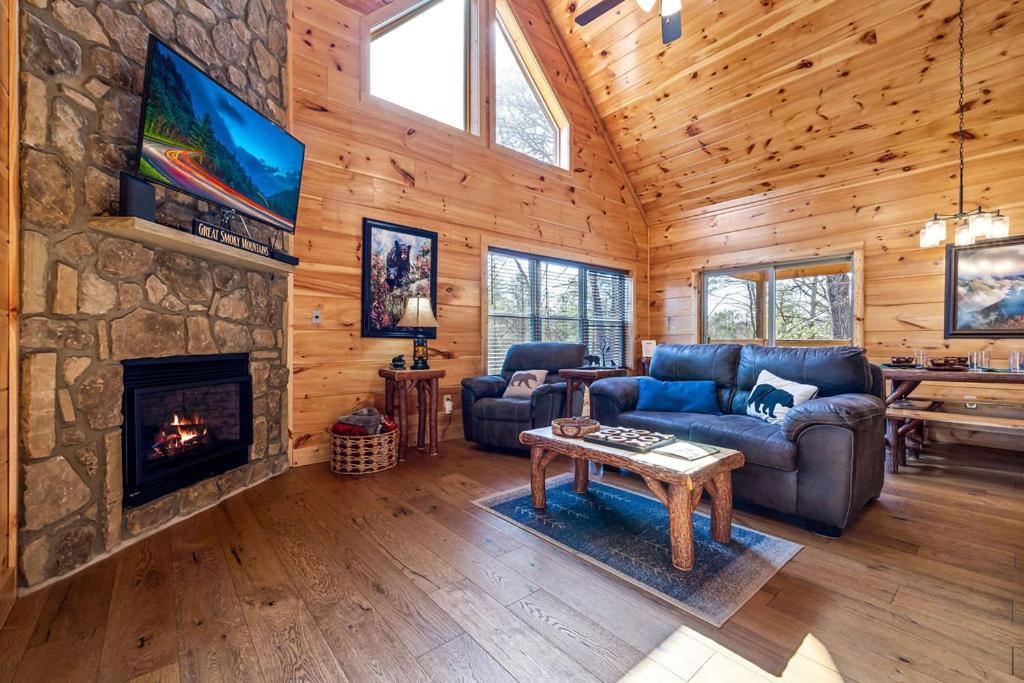 Bobcat Den By Eden Crest Villa Гетлинбург Екстериор снимка