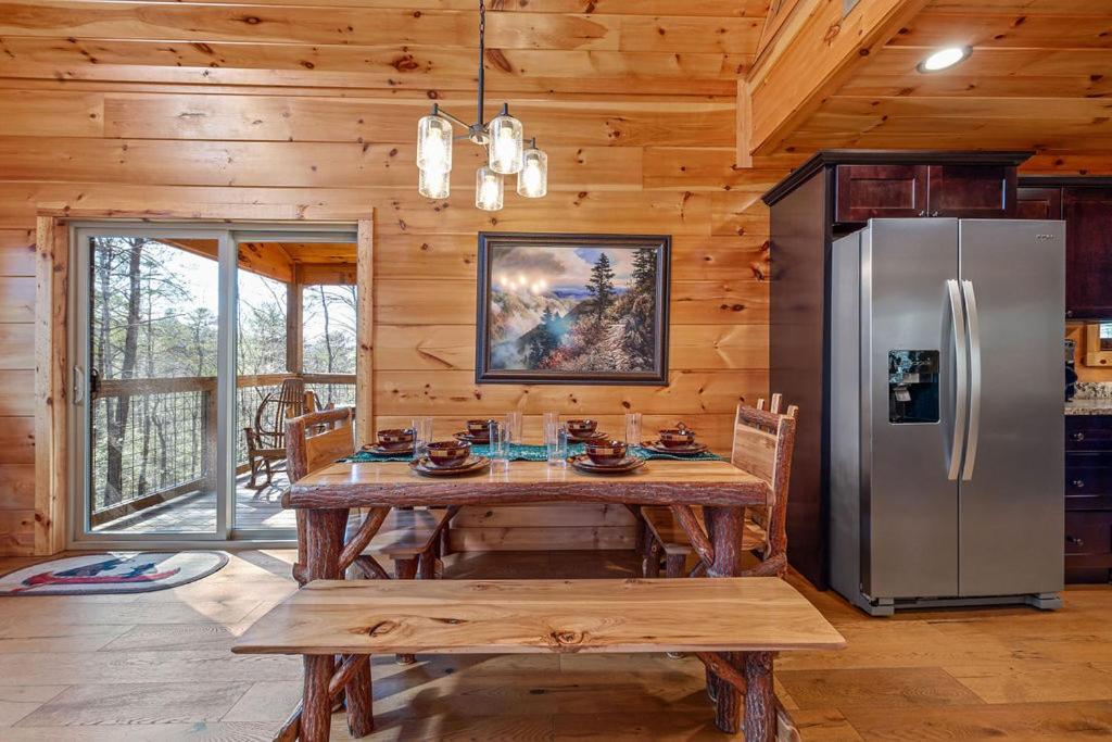 Bobcat Den By Eden Crest Villa Гетлинбург Екстериор снимка