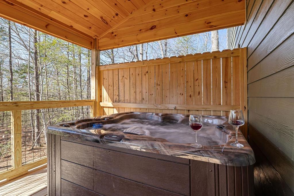 Bobcat Den By Eden Crest Villa Гетлинбург Екстериор снимка