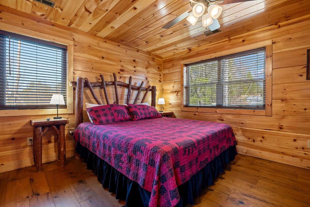 Bobcat Den By Eden Crest Villa Гетлинбург Екстериор снимка