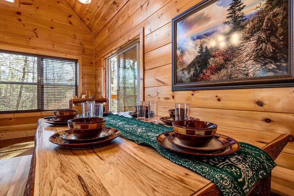 Bobcat Den By Eden Crest Villa Гетлинбург Екстериор снимка